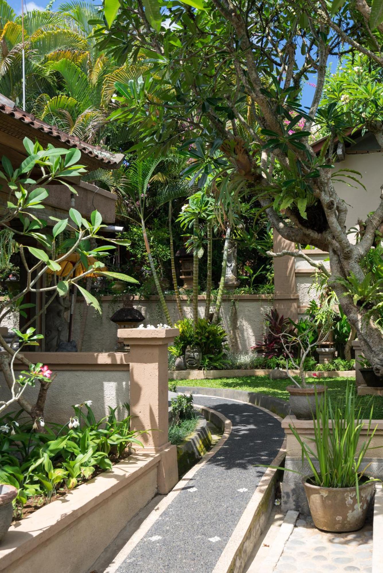 Nuaja Balinese Guest House Убуд Экстерьер фото